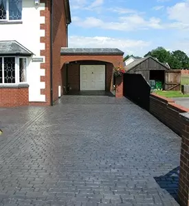 pattern imprinted concrete driveway